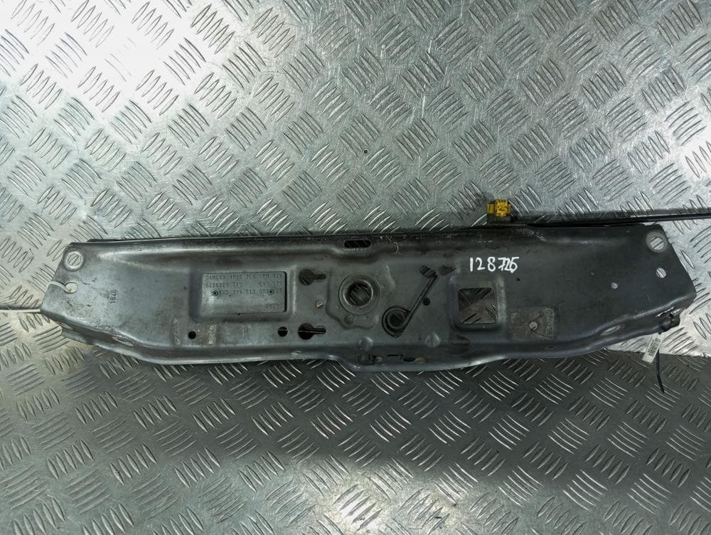 Передняя панель крепления облицовки (телевизор) к Opel Astra H (04-07)
