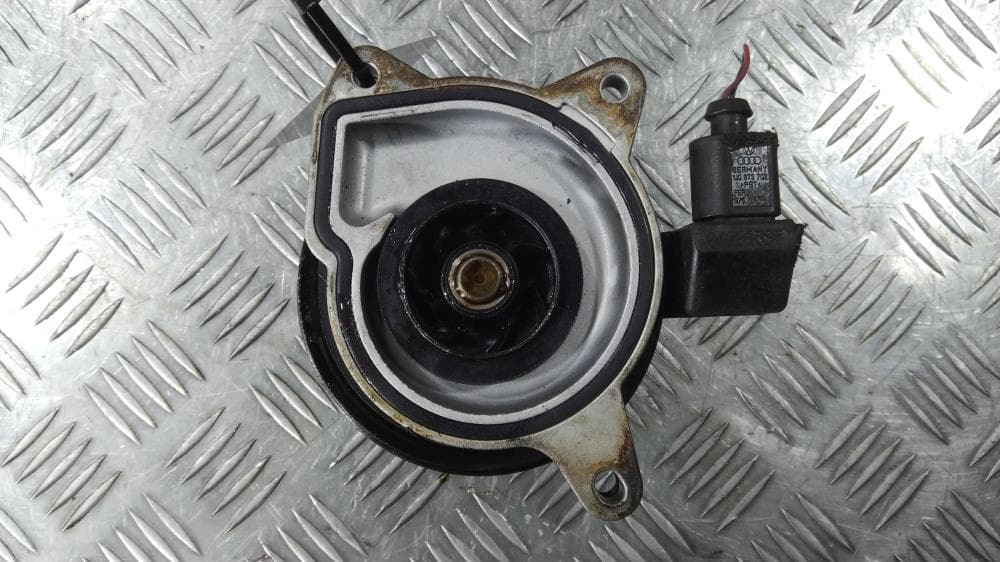 Помпа к Volkswagen Golf 6 (08-15)