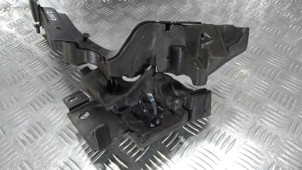Отбойник капота (демпфер) к Jeep Grand Cherokee WL (21-24)