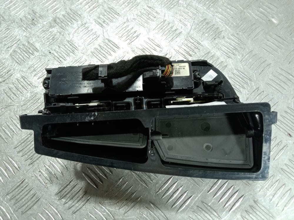 Дефлектор обдува салона к Peugeot 5008 1 (09-13)