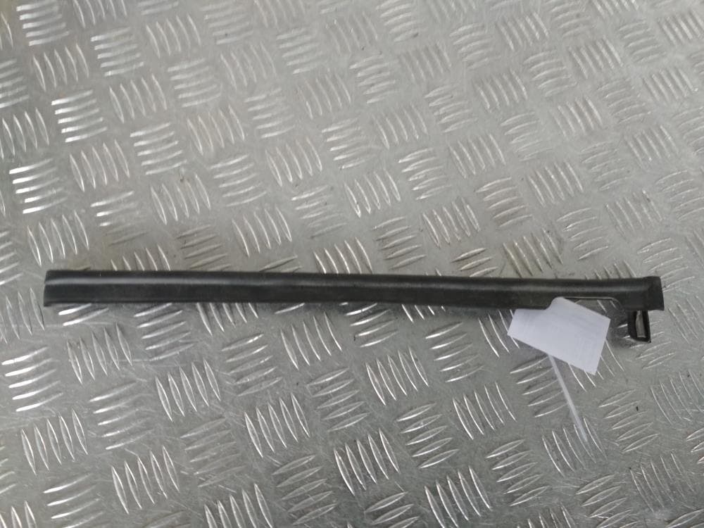 Уплотнитель к Tesla Model X (15-21)