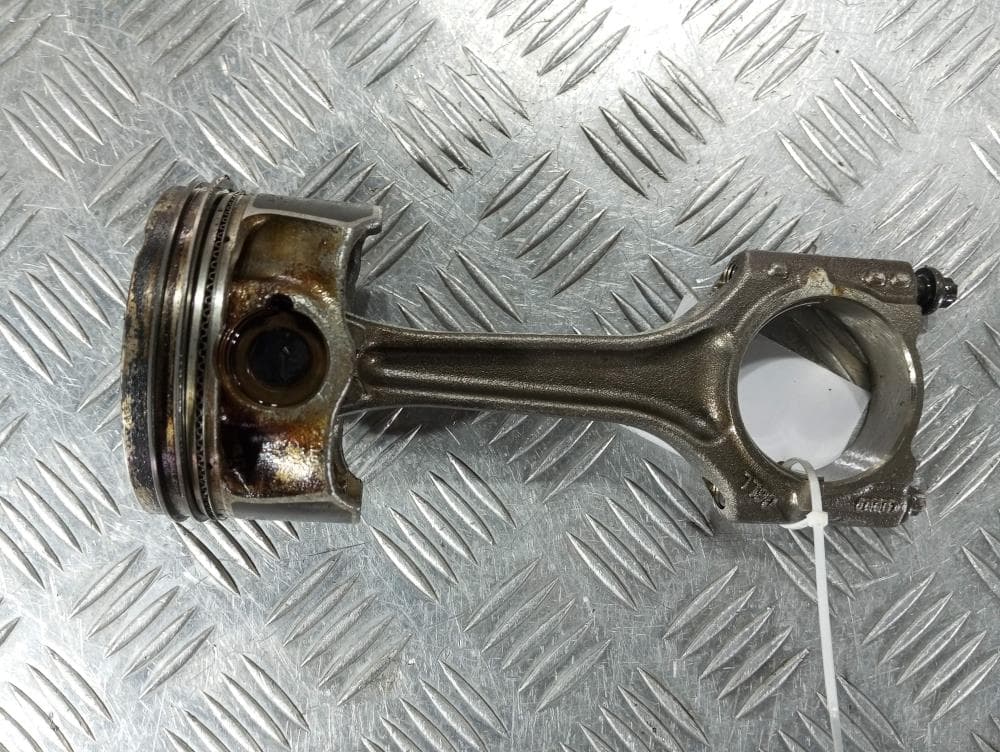 Поршень к Audi A4 B8/8K (07-11)
