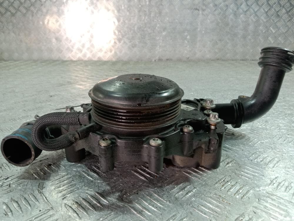 Помпа к Mercedes ML W166 (11-15)
