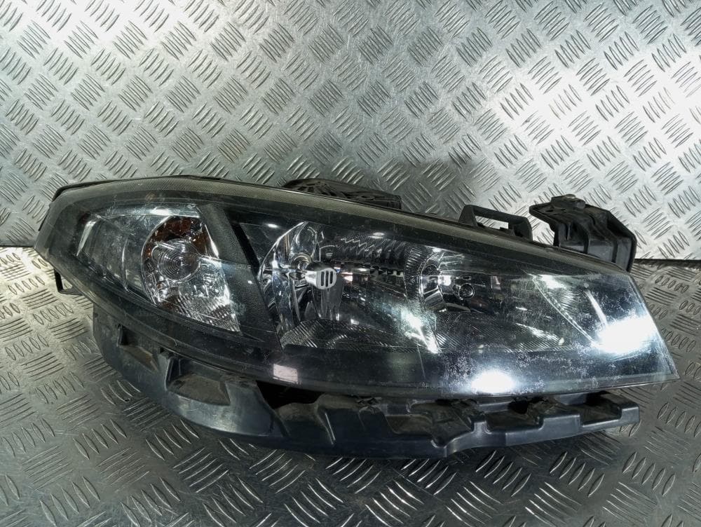 Фара правая к Renault Laguna 2 (01-05)