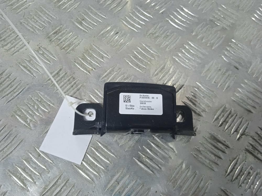 Петля двери  к Tesla Model X (15-21)