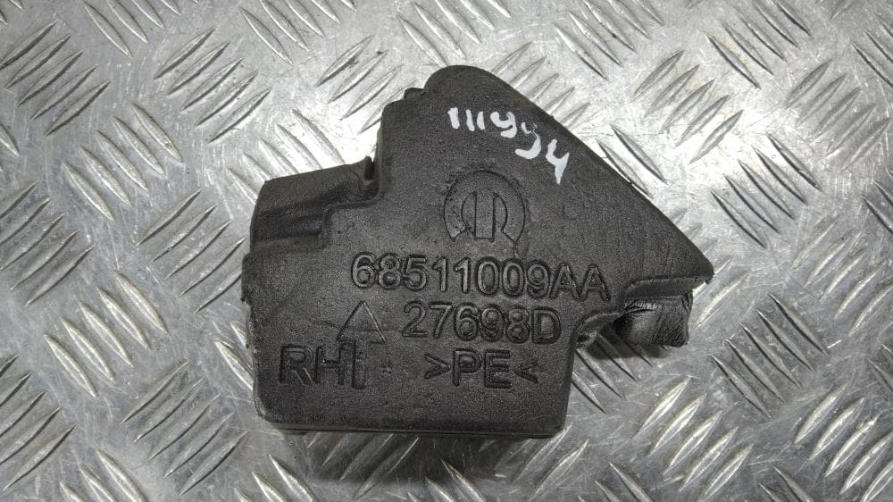 Уплотнитель крыла к Jeep Grand Cherokee WL (21-24)
