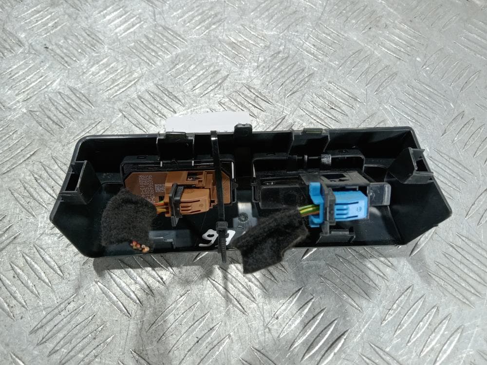 Кнопка антипробуксовочной системы (ABS/ESP) к Peugeot 5008 1 (09-13)