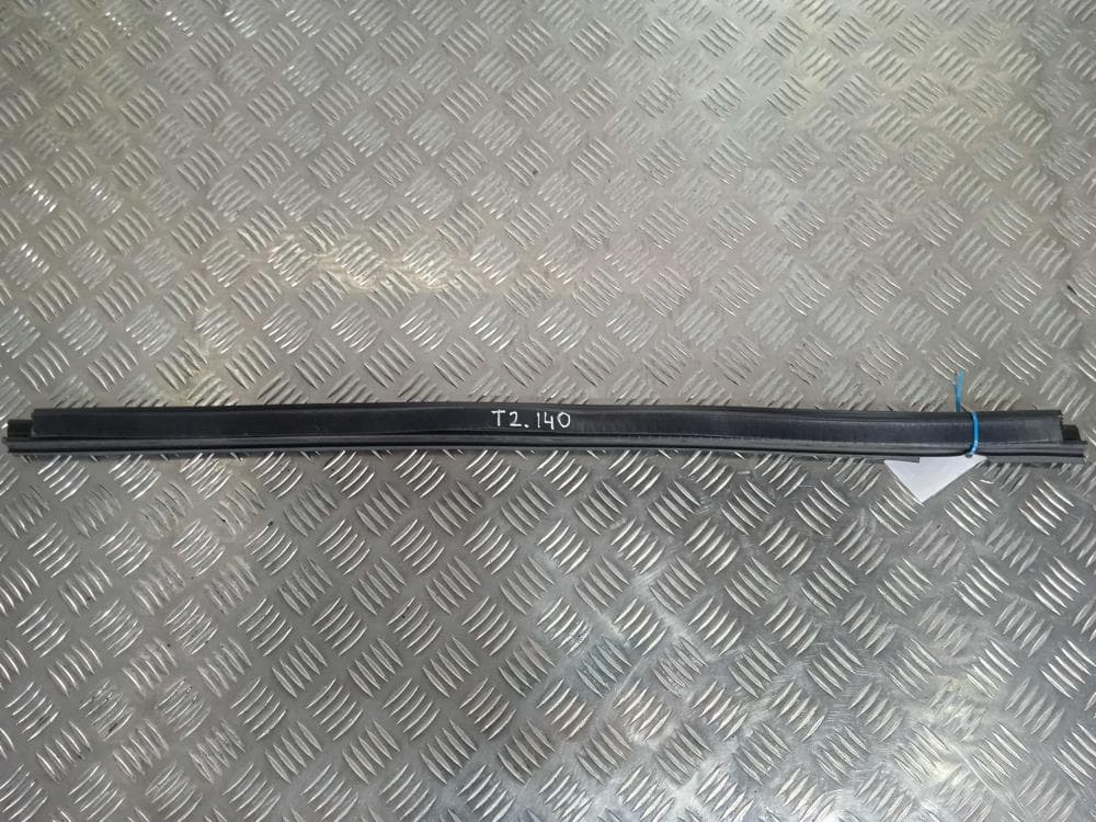 Уплотнитель к Tesla Model X (15-21)