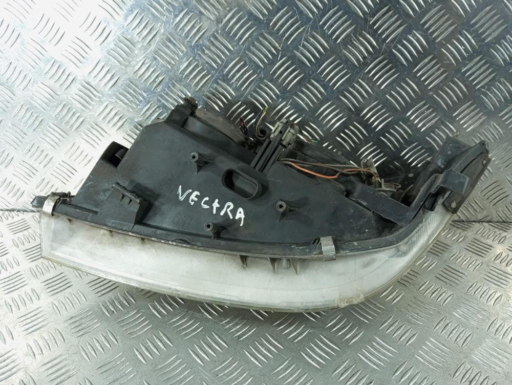 Фара правая к Nissan  Primera P12 (02-08)