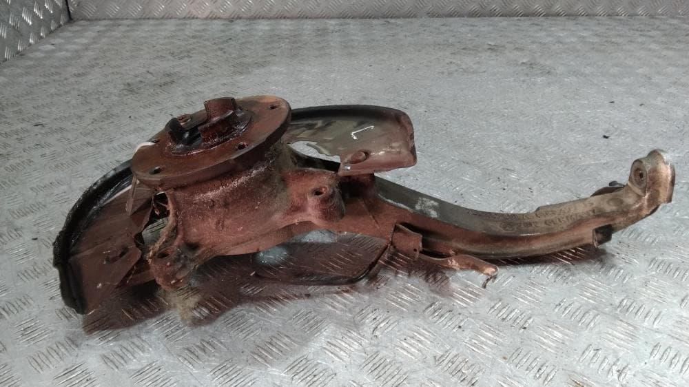 Кулак поворотный левый к Audi Q7 4L (05-09)
