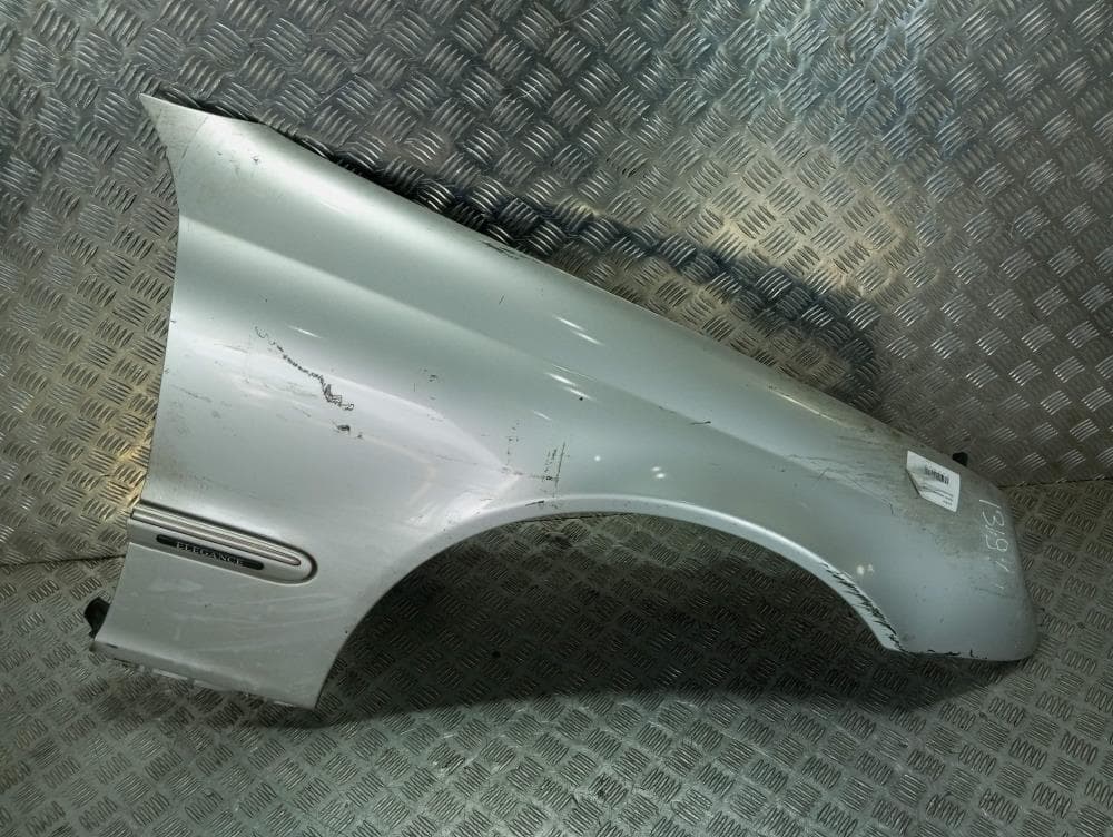 Крыло переднее правое к Mercedes C Class W203/S203/CL203 (00-04)