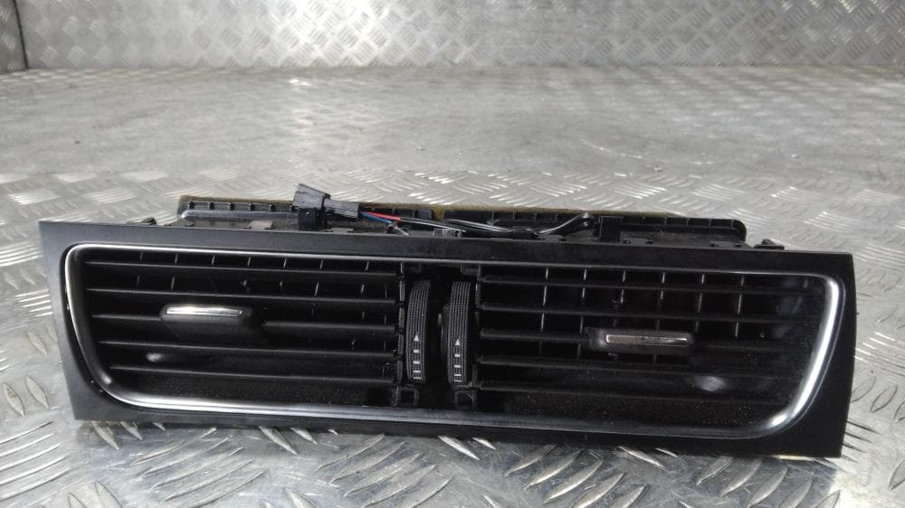 Дефлектор обдува салона к Audi A4 B8/8K (07-11)