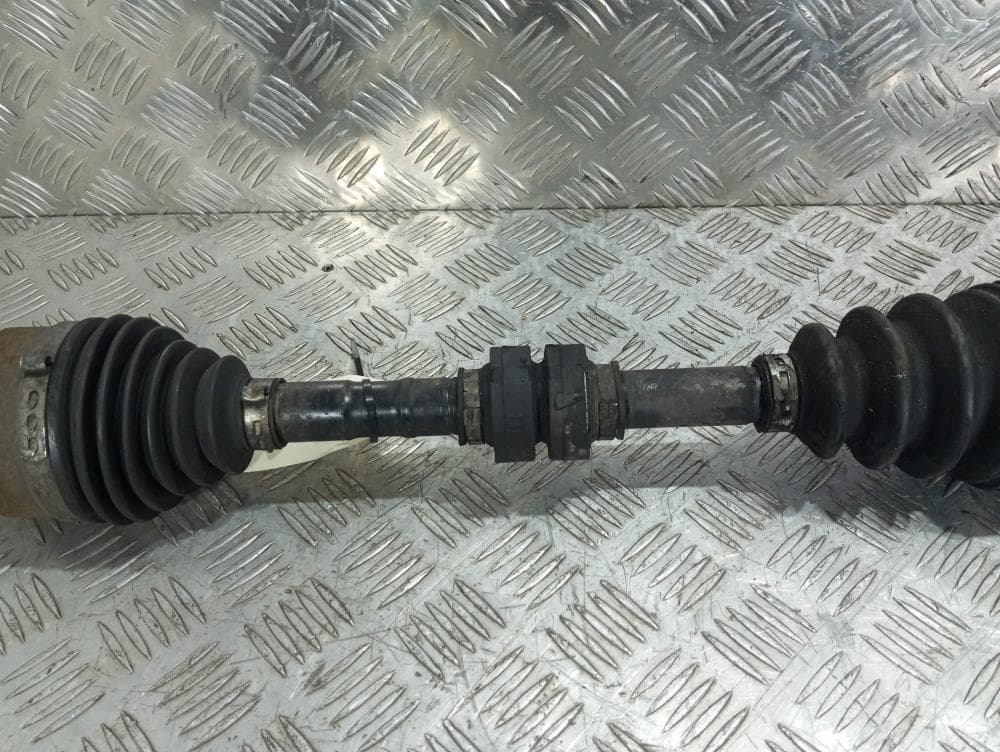 Полуось передняя левая (приводной вал, ШРУС) к Nissan  Serena C25 (05-12)