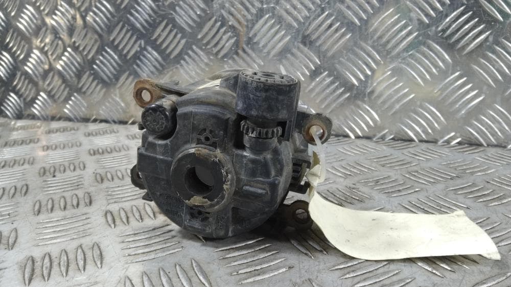 Фара противотуманная правая к Toyota Avensis 3 (09-11)