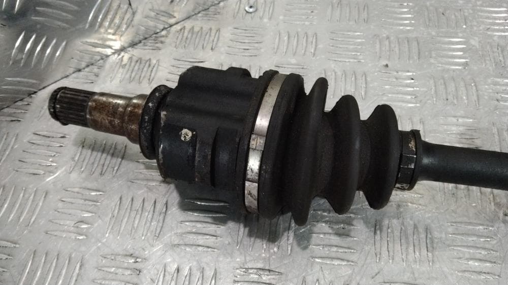 Полуось передняя правая (приводной вал, ШРУС) к Toyota Yaris 1 (99-03)