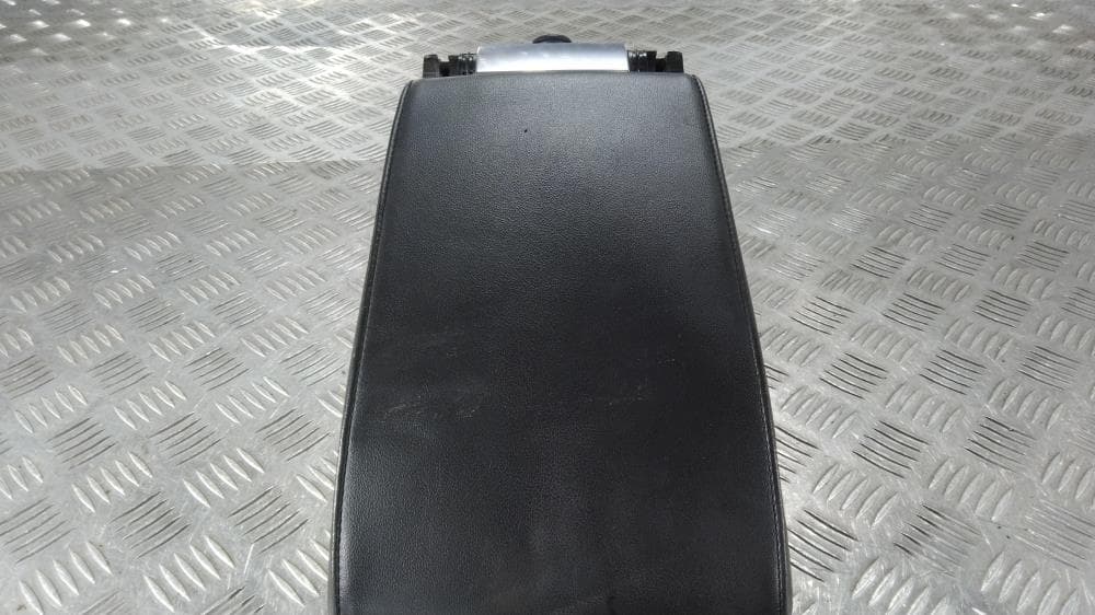 Подлокотник к Volvo V70 3 (07-13)