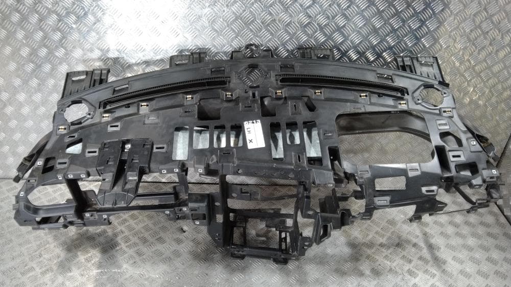 Панель передняя салона (торпедо) к Tesla Model X (15-21)