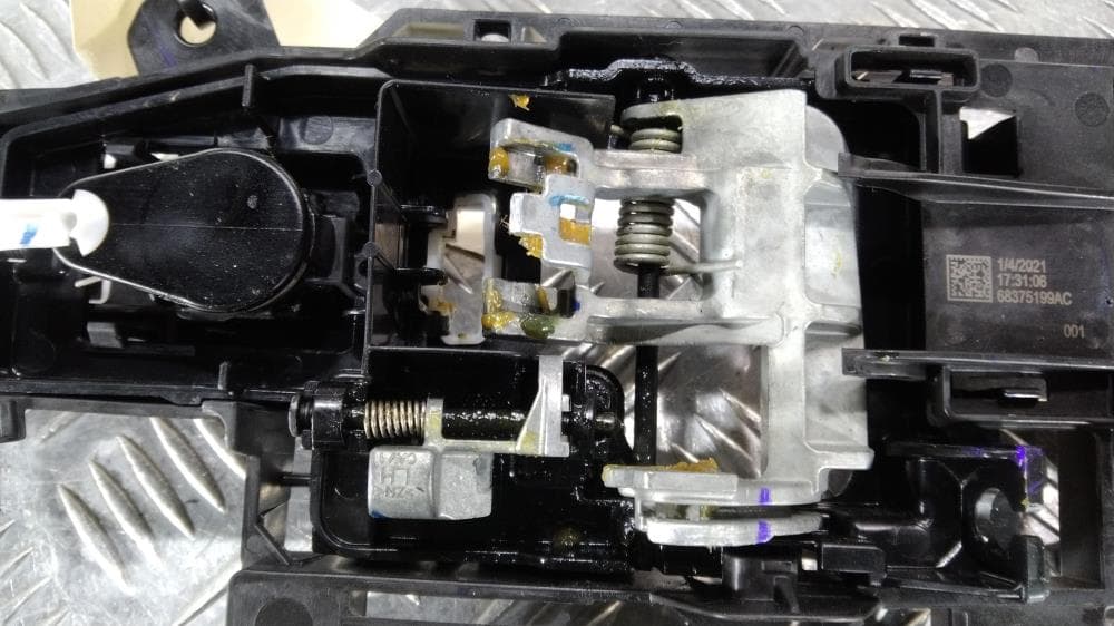 Кронштейн ручки двери к Jeep Grand Cherokee WL (21-24)