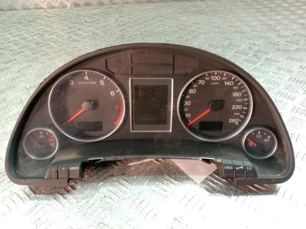 Щиток приборов (приборная панель) к Audi A4 B7 (04-09)