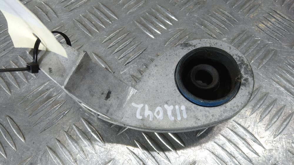 Кронштейн глушителя к Jeep Grand Cherokee WL (21-24)