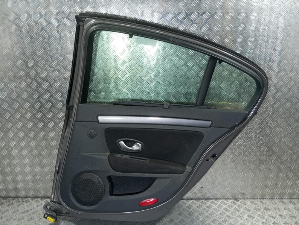 Дверь задняя правая к Renault Laguna 3 (07-11)