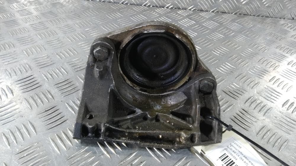 Кронштейн двигателя к Audi A6 C4 (94-97)