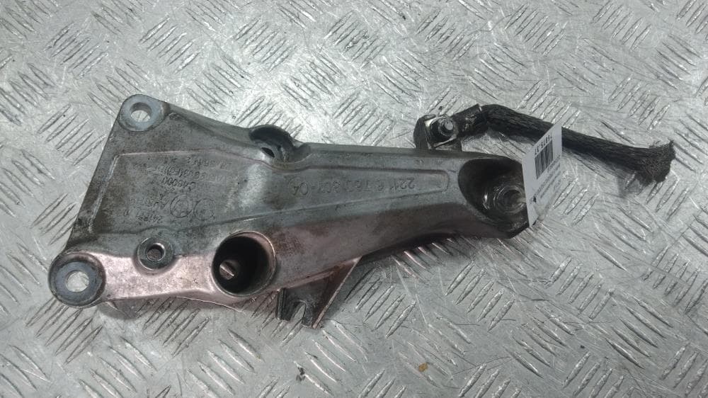 Кронштейн двигателя к BMW 3 E90/E91/E92/E93 (05-10)