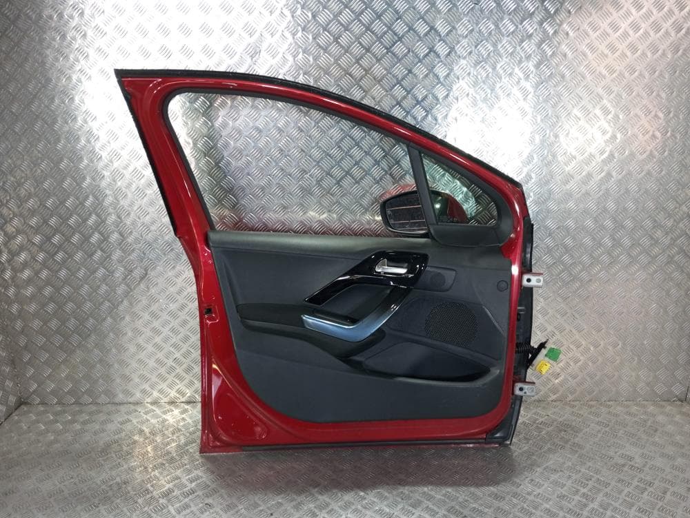 Дверь передняя левая к Peugeot 208 1 (12-15)