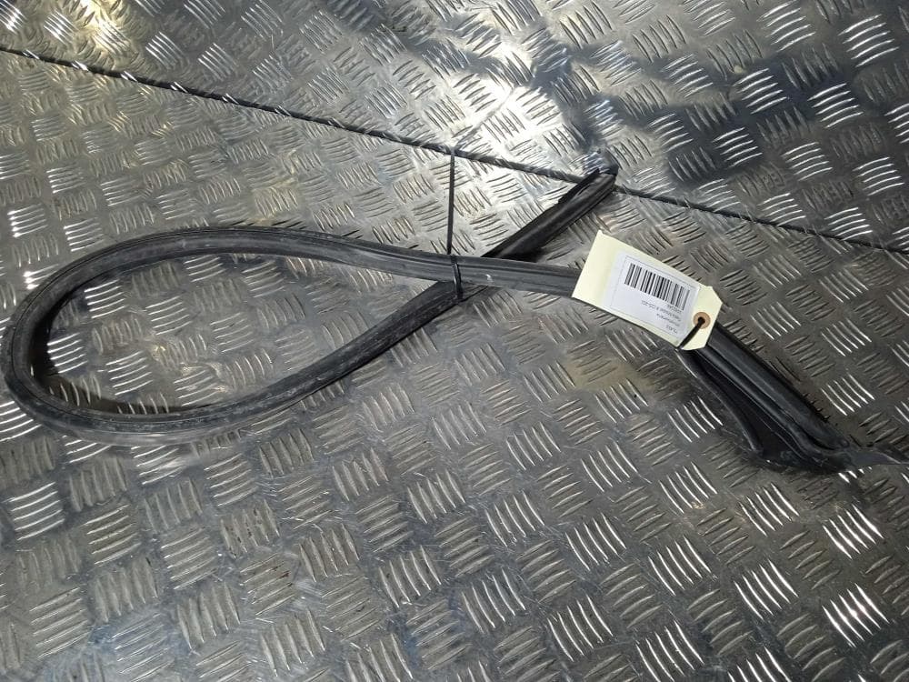 Уплотнитель к Tesla Model X (15-21)