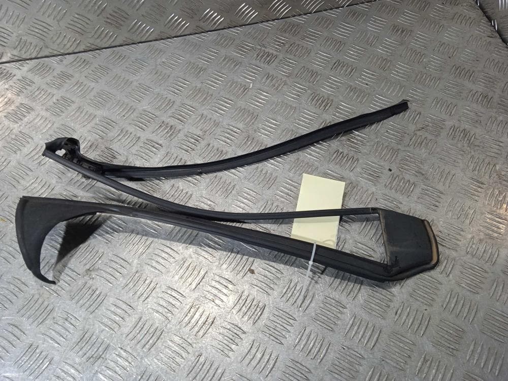 Уплотнитель к Tesla Model X (15-21)