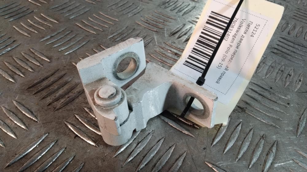 Петля двери передней правой к Volkswagen Polo 5 (09-15)