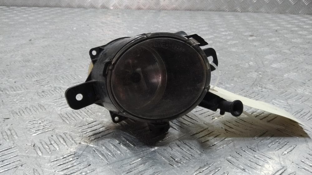 Фара противотуманная правая к Mazda 3 BK (03-06)