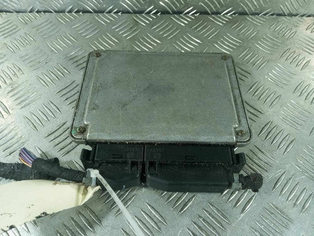 Блок управления двигателем к Volkswagen Golf 4 (97-06)