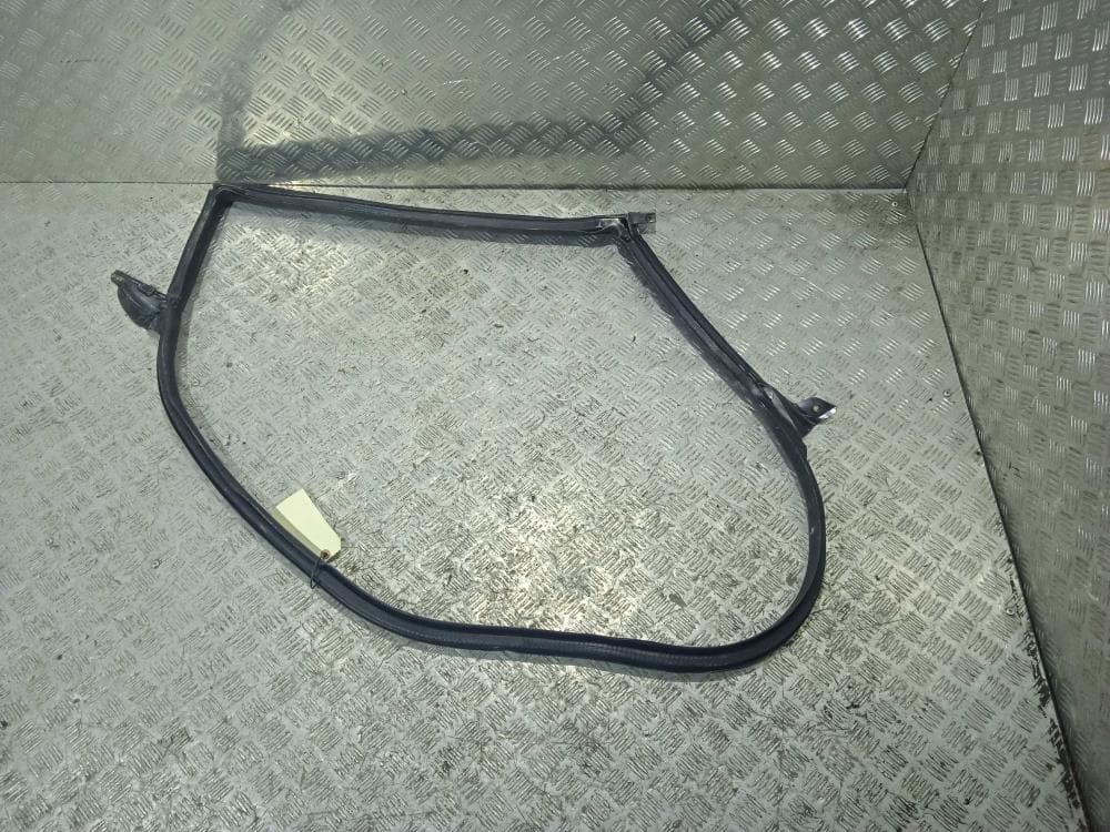 Уплотнитель к Tesla Model 3 (17-21)