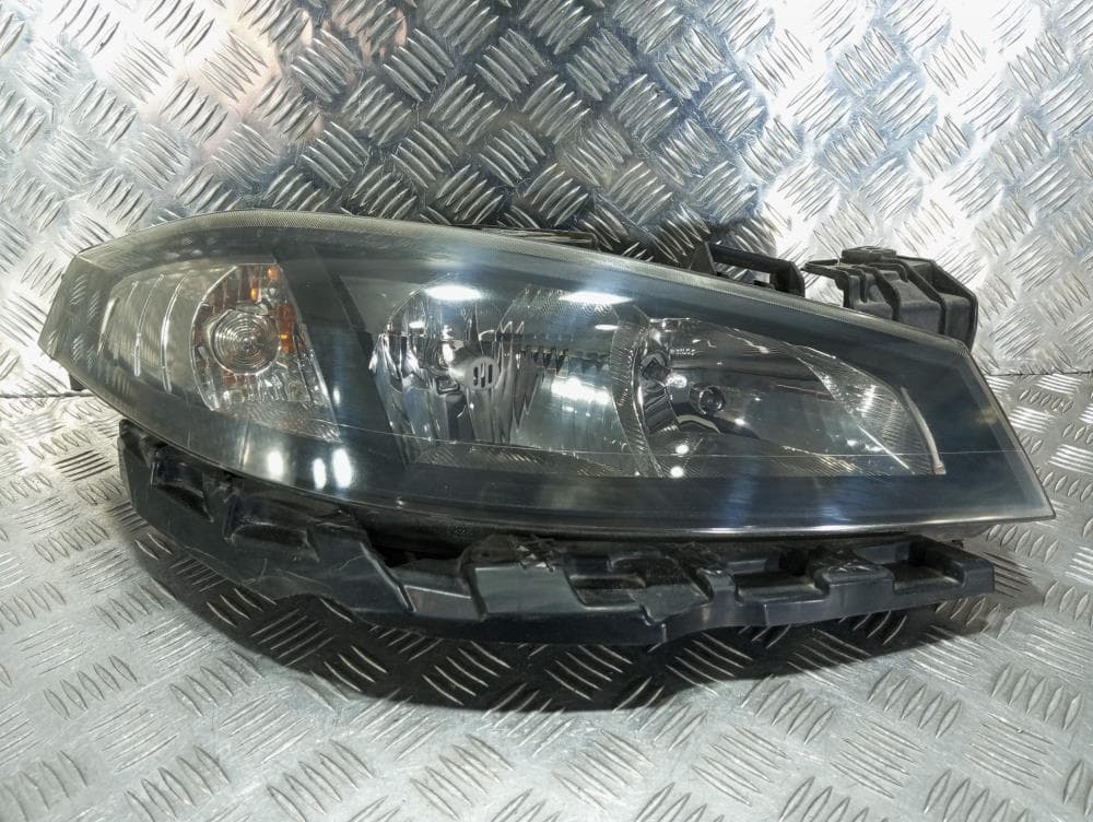 Фара правая к Renault Laguna 2 Рестайлинг (05-08)
