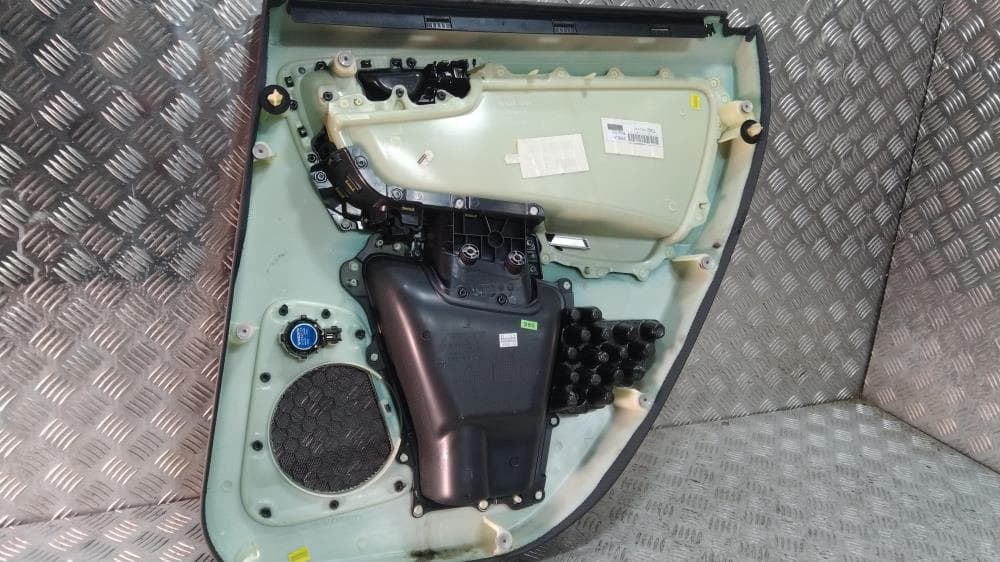 Обшивка двери задней левой (дверная карта) к Volvo XC60 1 (08-13)