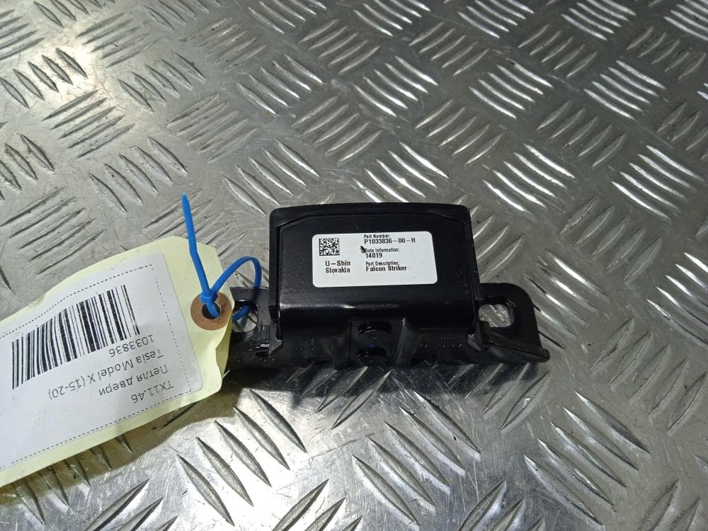 Петля двери  к Tesla Model X (15-21)