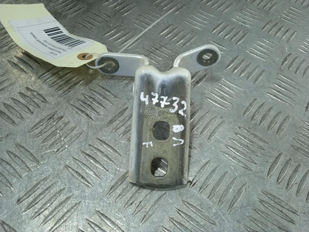 Петля двери передней левой к Chevrolet Volt 1 (10-15)