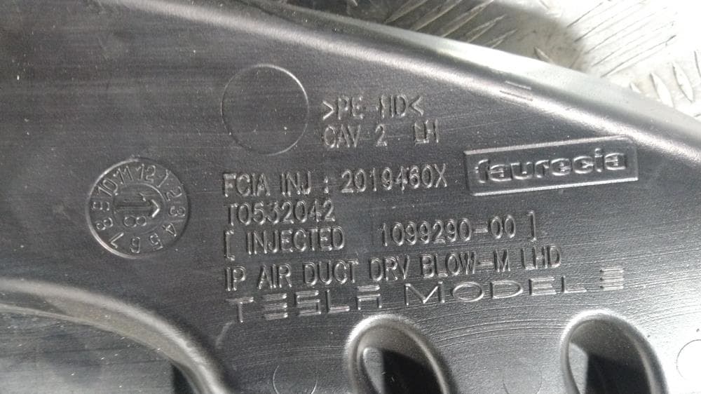 Воздуховод к Tesla Model 3 (17-21)
