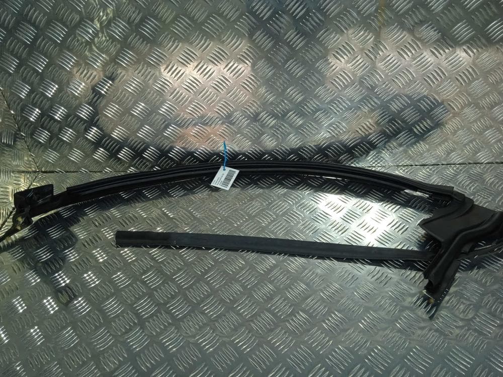 Уплотнитель к Tesla Model X (15-21)