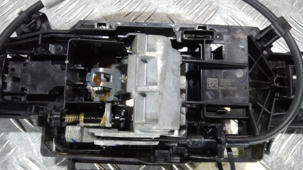 Кронштейн ручки двери к Jeep Grand Cherokee WL (21-24)