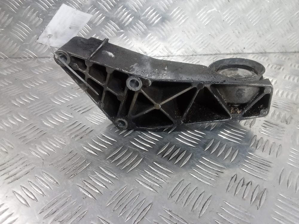 Кронштейн двигателя к Audi A8 D2/4D Рестайлинг (99-02)