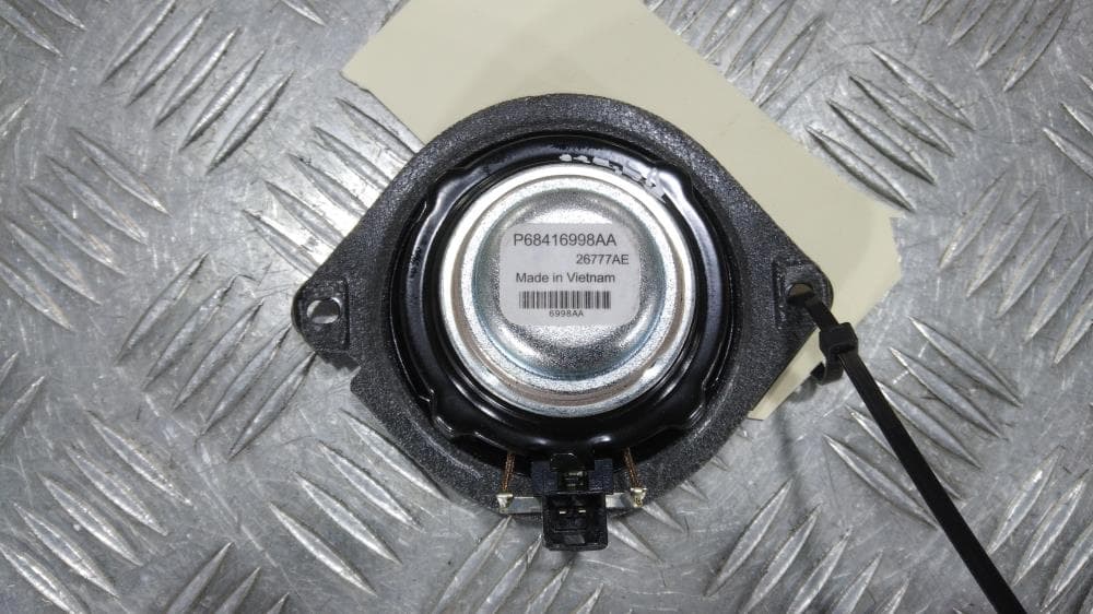 Динамик торпедо правый к Jeep Grand Cherokee WL (21-24)