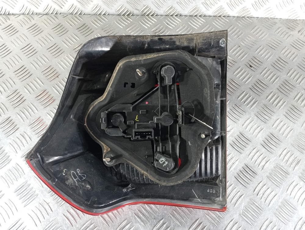 Фонарь задний правый к Toyota Corolla E120/E130 (02-04)