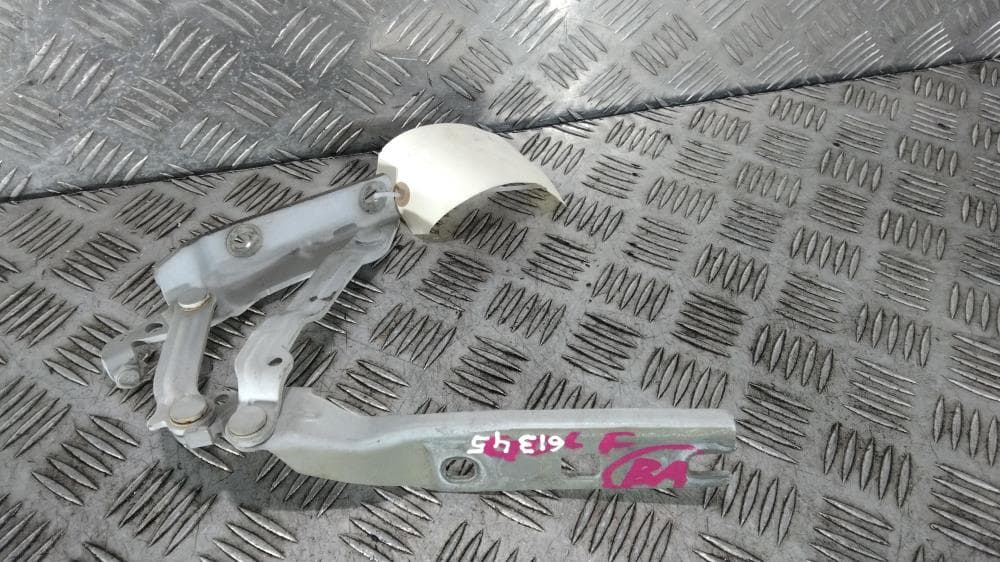 Петля капота левая к Volkswagen Golf 5 (03-09)