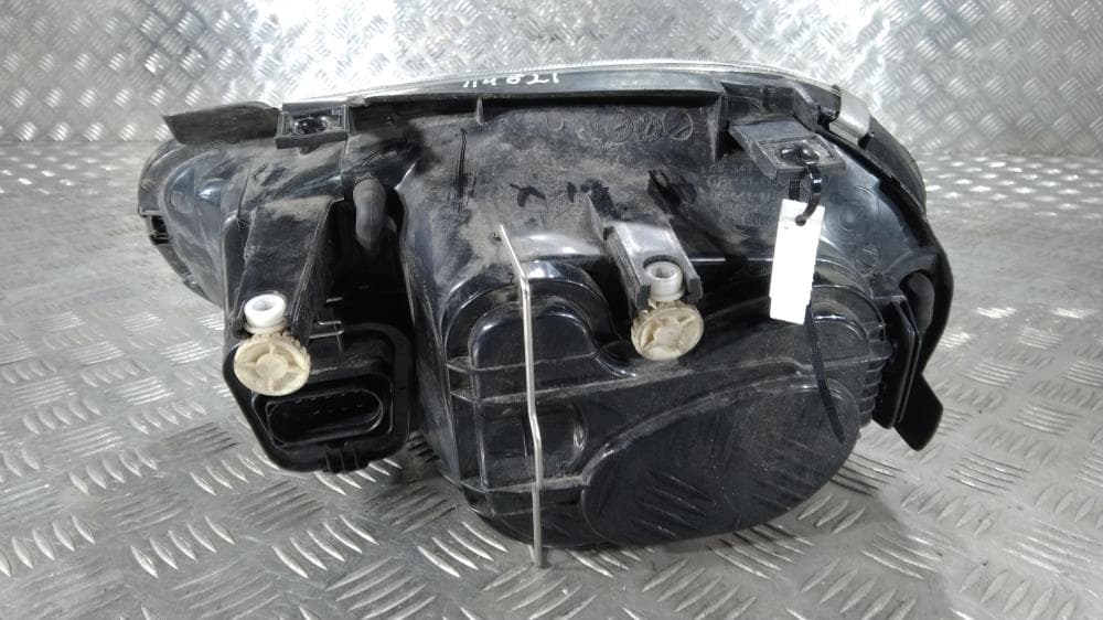 Фара правая к Volkswagen Golf 4 (97-06)