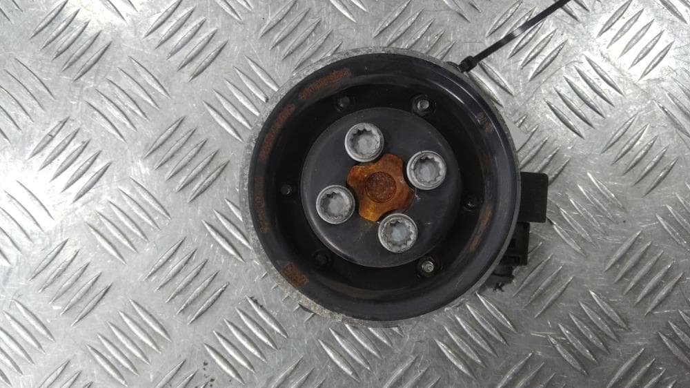 Помпа к Volkswagen Golf 6 (08-15)