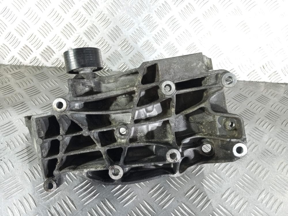 Кронштейн генератора к BMW 1 E81/E82/E87/E88 (04-07)