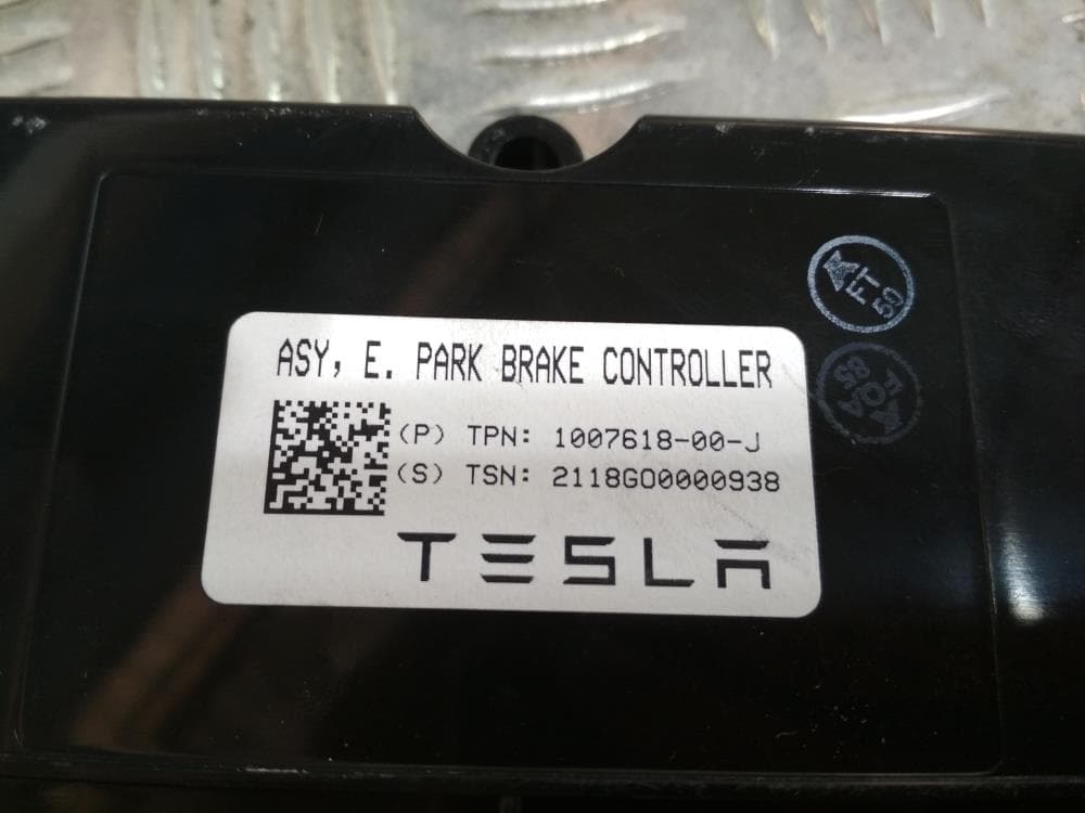 Блок ручника (стояночного тормоза) к Tesla Model X (15-21)