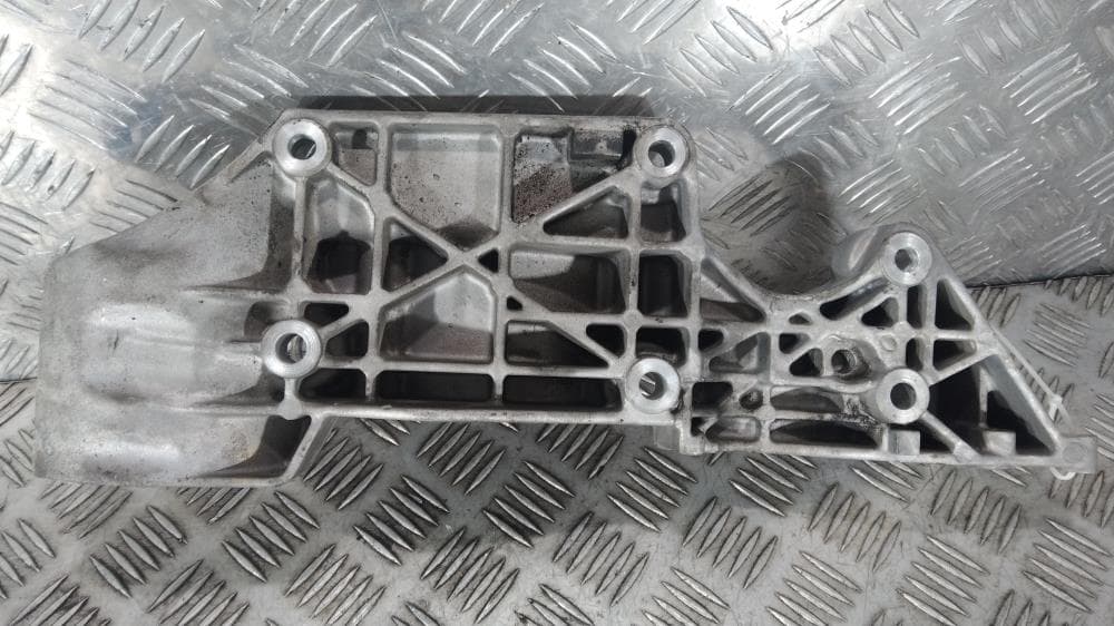 Кронштейн генератора к Volkswagen Golf 4 (97-06)